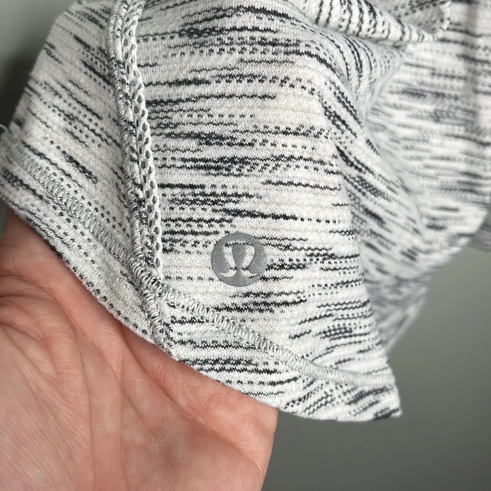 Lululemon On Track Tank in Tiger Space Dye Black White / Dark Carbon Sz 8! - Picture 12 of 13
